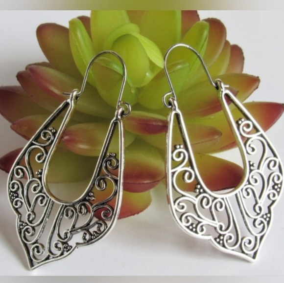 SILVER SCROLL SWIRL DROP ANTIQUE INSPIRED SILVER FILIGREE CUT OUT EARRING - Picture 2 of 5
